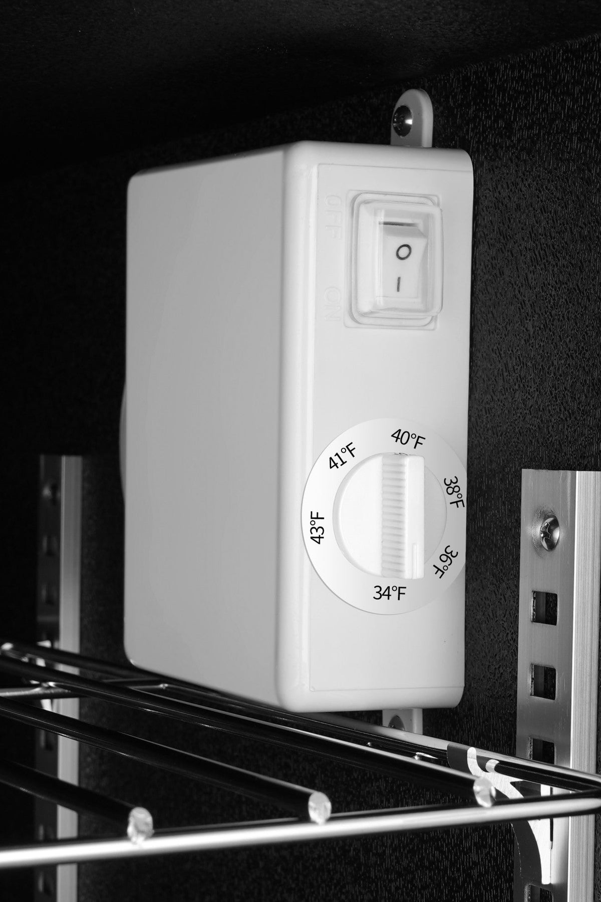 Refrigerador de bebidas Equator SLIM de 18 pulgadas, independiente, 3.2 pies cúbicos, 117 latas, 110V