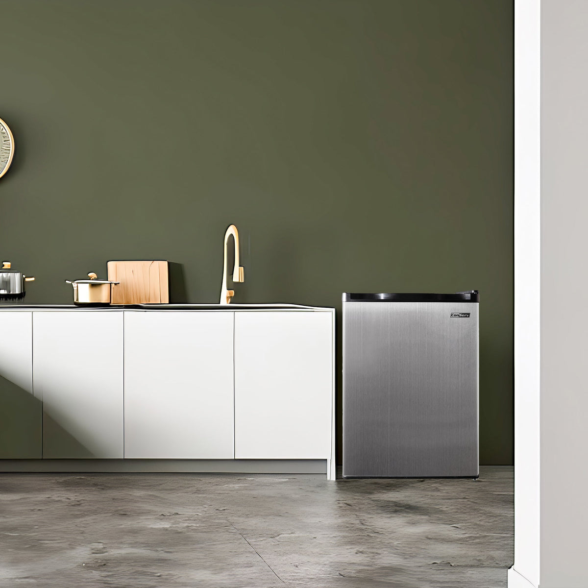 Refrigerador para interiores/exteriores de 2.3 pies cúbicos, clasificación IPX4, acero inoxidable, empotrable/independiente, capacidad para 85 latas, silencioso (42 dB)