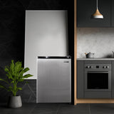 Refrigerador para interiores/exteriores de 2.3 pies cúbicos, clasificación IPX4, acero inoxidable, empotrable/independiente, capacidad para 85 latas, silencioso (42 dB)